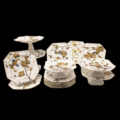 Ensemble d'assiettes et de coupes à décor d'oiseaux, Aesthetic Movement