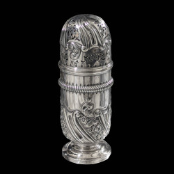 Soupoudreuse à sucre style rocaille en argent, Angleterre, 1896