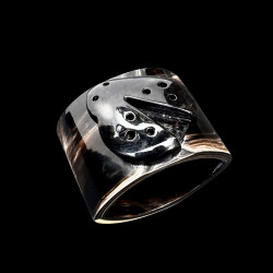 Horn oval ladybird napkin ring