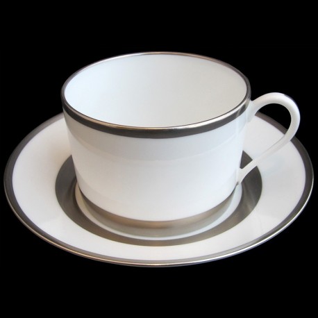 Tasse à déjeuner avec sous tasse bordure platine satinée peint à la main