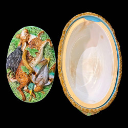 Terrine couvercle décor gibiers XIXe faience Minton1868 pattern 668 L35x21cm H18cm
