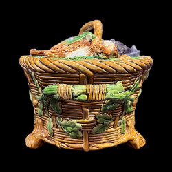 Terrine couvercle décor gibiers XIXe faience Minton1868 pattern 668 L35x21cm H18cm
